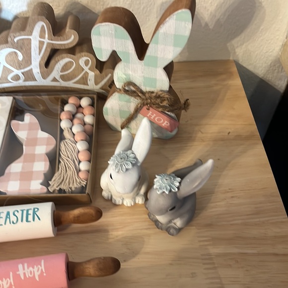 13. Misc lot of Easter decor - Picture 3 of 6